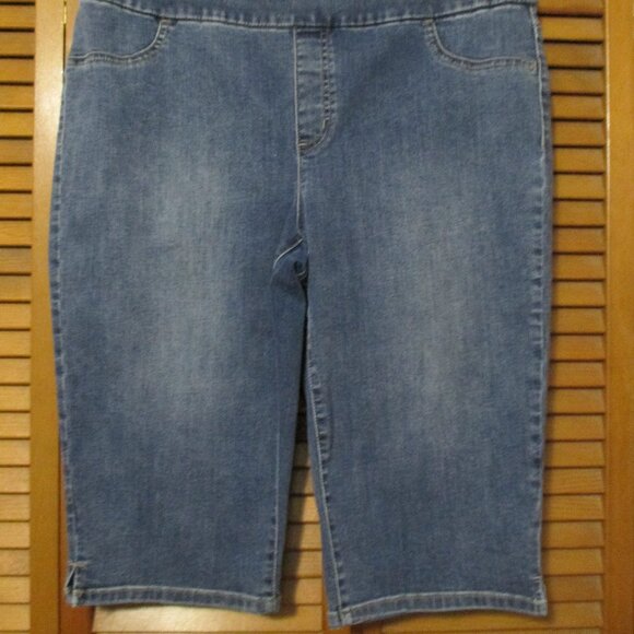 Chico's capris pedal pushers denim blue pull on with stretch size L (2) - Picture 2 of 7